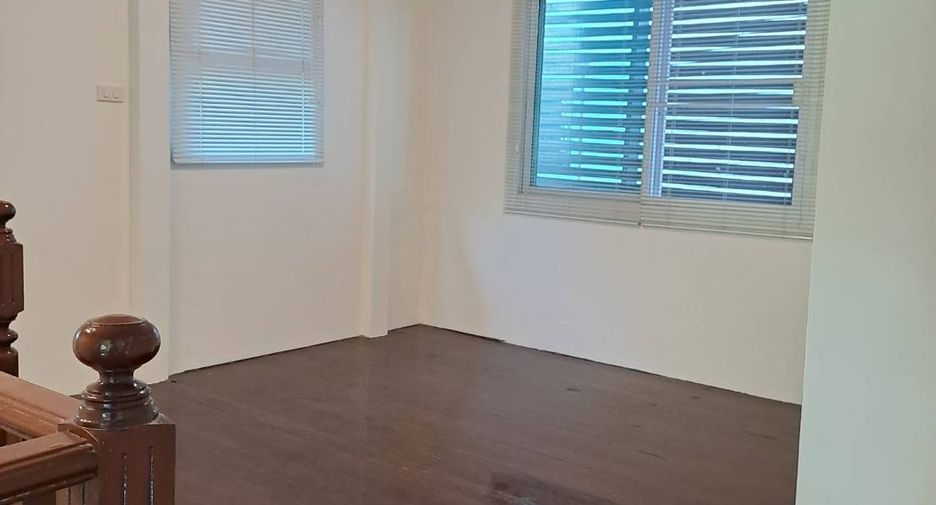 For rent 3 bedrooms house in Khlong Toei, Bangkok