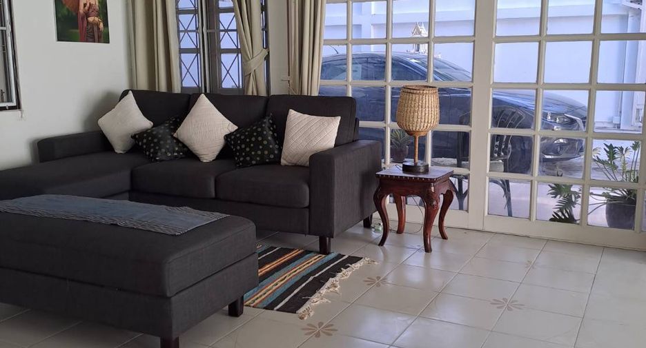 For rent 3 bedrooms house in Khlong Toei, Bangkok