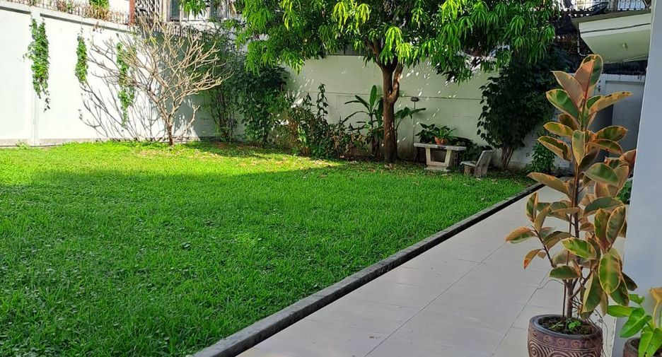 For rent 3 bedrooms house in Khlong Toei, Bangkok