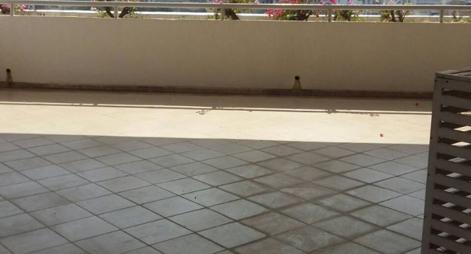 For rent 4 bedrooms condo in Watthana, Bangkok