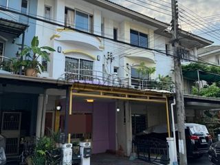 出租 4 卧室 联排别墅 在 Chatuchak, 曼谷