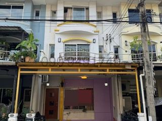 出租 4 卧室 联排别墅 在 Chatuchak, 曼谷
