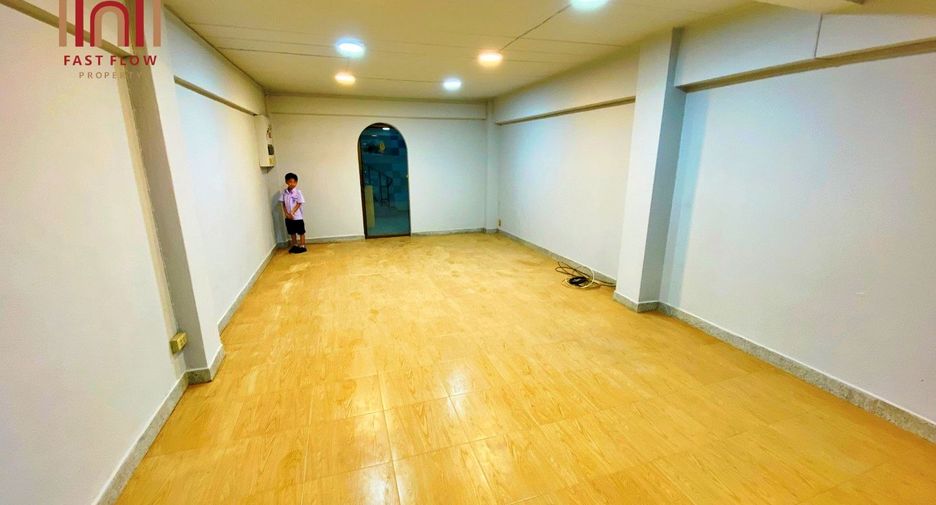 For rent 2 bed retail Space in Chom Thong, Bangkok