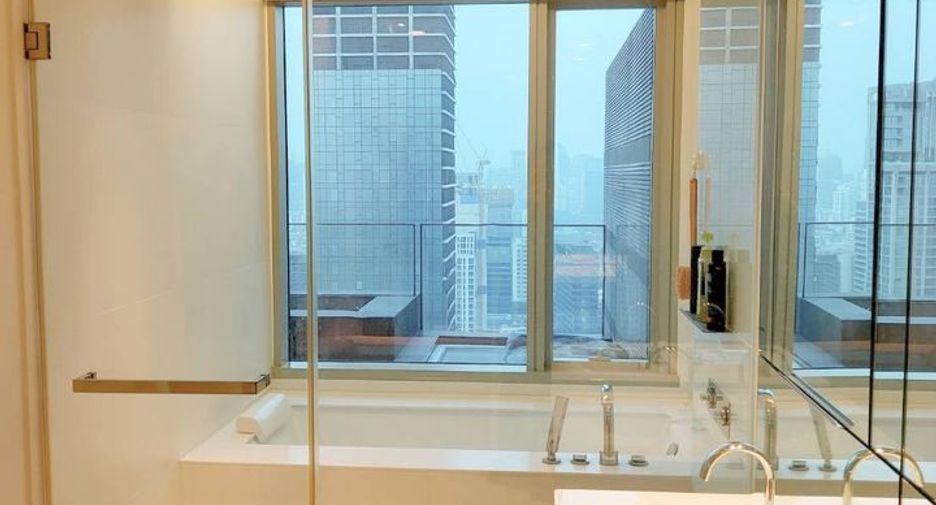For rent 2 bedrooms condo in Pathum Wan, Bangkok