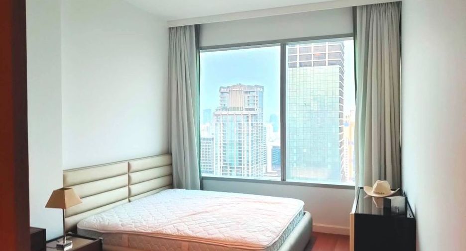 For rent 2 bedrooms condo in Pathum Wan, Bangkok