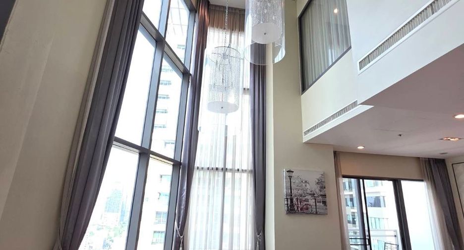 For sale 3 bedrooms condo in Khlong Toei, Bangkok