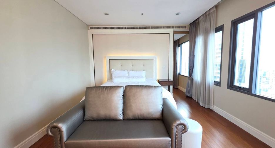 For sale 3 bedrooms condo in Khlong Toei, Bangkok
