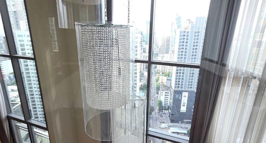 For sale 3 bedrooms condo in Khlong Toei, Bangkok