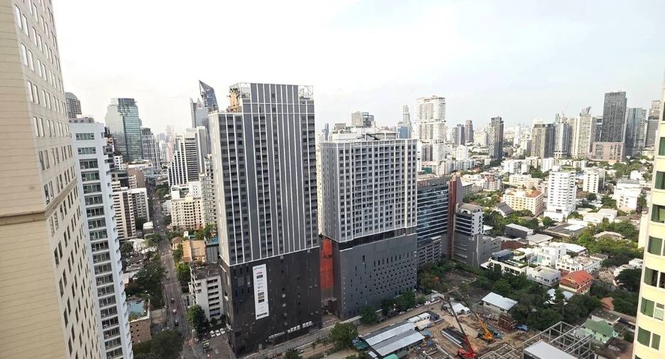 For sale 3 bedrooms condo in Khlong Toei, Bangkok