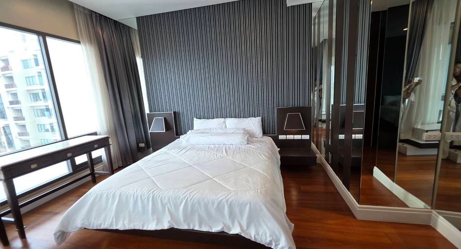 For sale 3 bedrooms condo in Khlong Toei, Bangkok