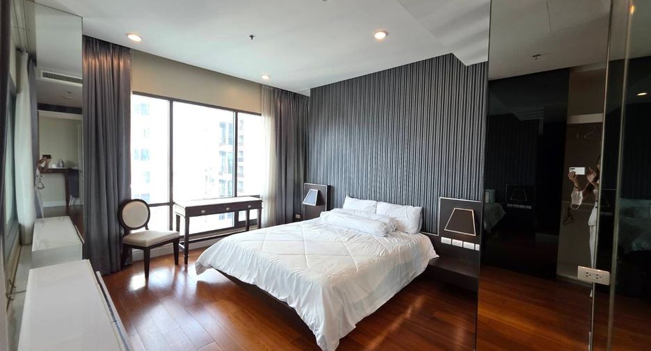 For sale 3 bedrooms condo in Khlong Toei, Bangkok