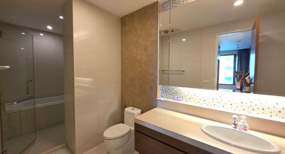 For sale 3 bedrooms condo in Khlong Toei, Bangkok
