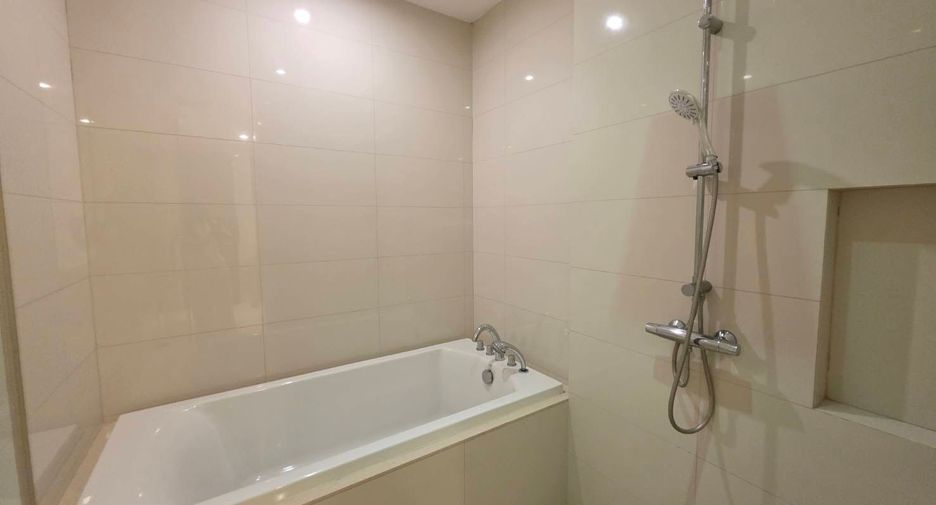 For sale 3 bedrooms condo in Khlong Toei, Bangkok