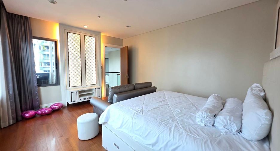 For sale 3 bedrooms condo in Khlong Toei, Bangkok