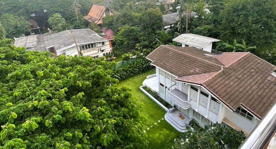 For sale 5 bed house in Yan Nawa, Bangkok