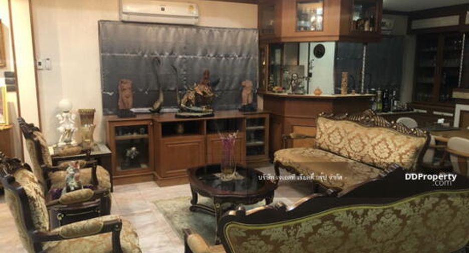 For sale 3 bedrooms condo in Taling Chan, Bangkok