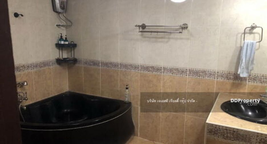 For sale 3 bedrooms condo in Taling Chan, Bangkok