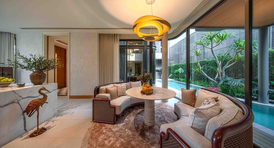 For sale 5 bedrooms house in Wang Thonglang, Bangkok
