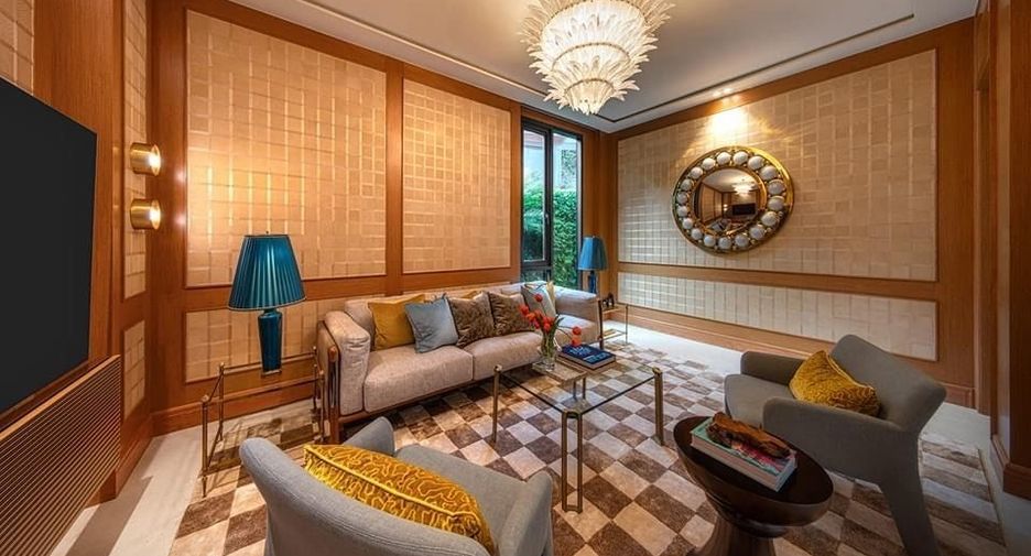 For sale 5 bedrooms house in Wang Thonglang, Bangkok