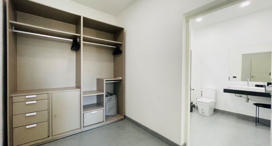 À vendre et à louer 6 chambres villa à Bang Lamung, Chonburi