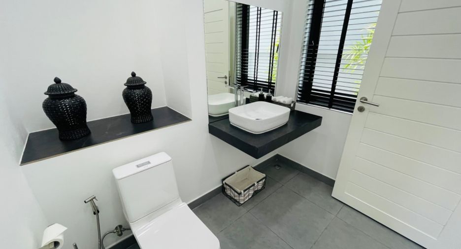À vendre et à louer 6 chambres villa à Bang Lamung, Chonburi