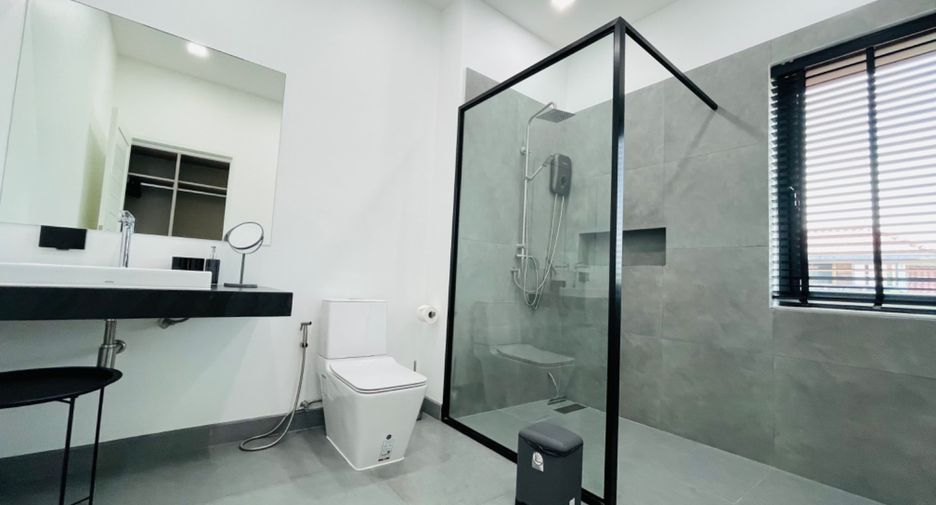 À vendre et à louer 6 chambres villa à Bang Lamung, Chonburi