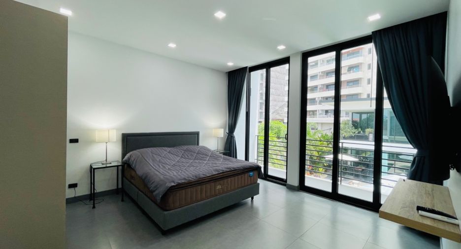 À vendre et à louer 6 chambres villa à Bang Lamung, Chonburi