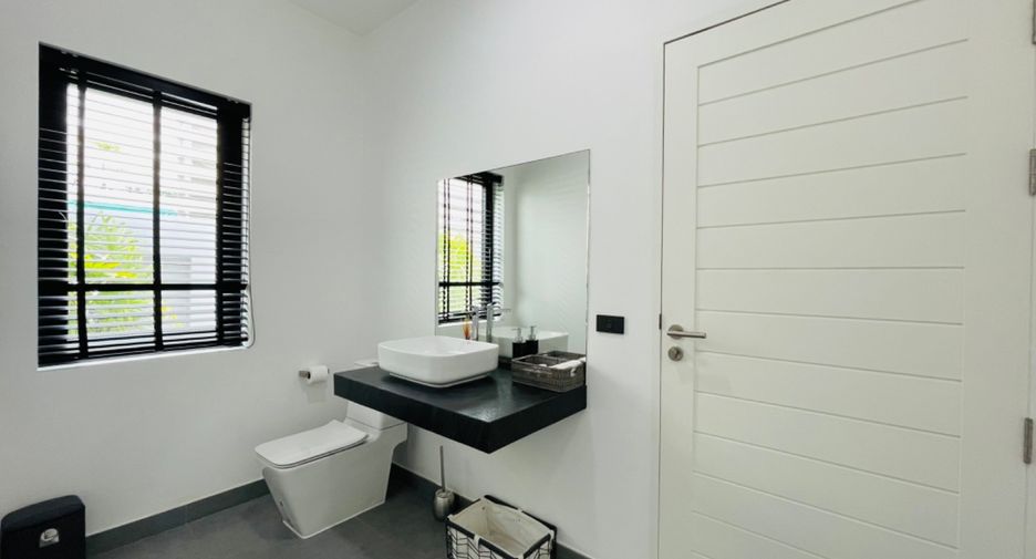 À vendre et à louer 6 chambres villa à Bang Lamung, Chonburi