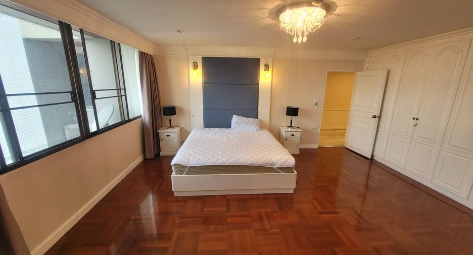 For rent 3 bedrooms condo in Watthana, Bangkok