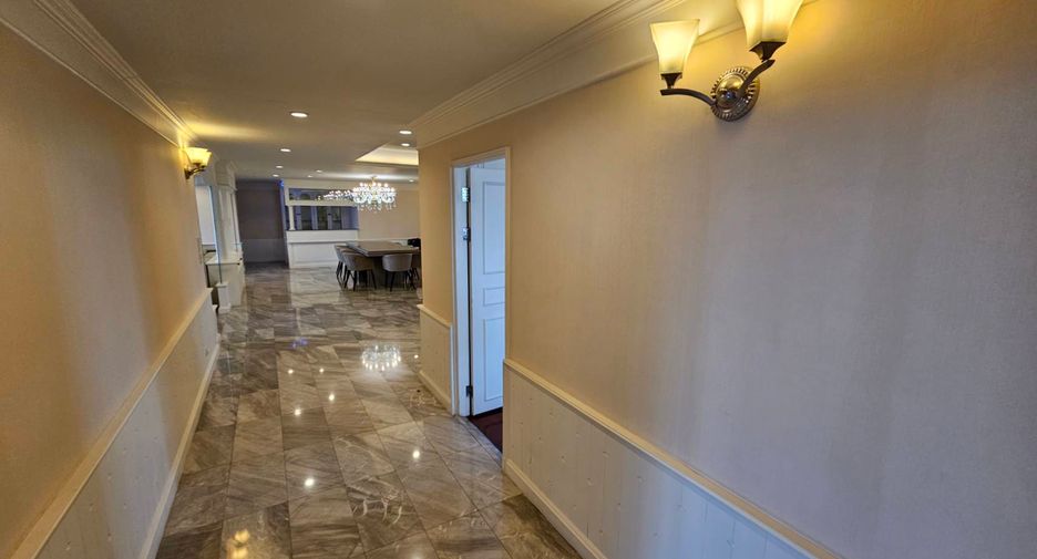For rent 3 bedrooms condo in Watthana, Bangkok