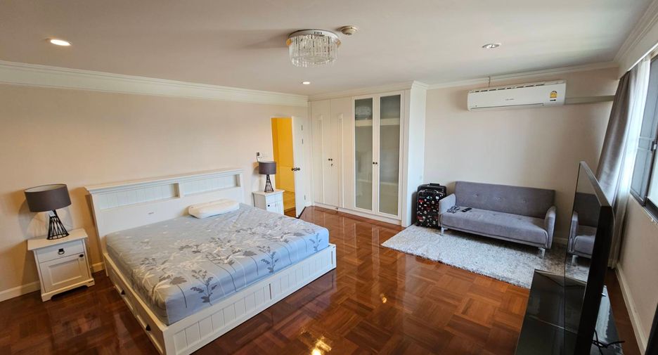 For rent 3 bedrooms condo in Watthana, Bangkok