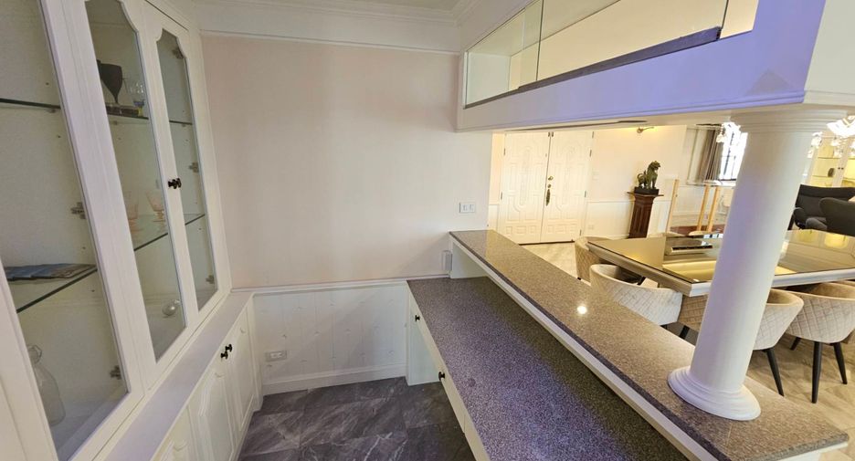 For rent 3 bedrooms condo in Watthana, Bangkok