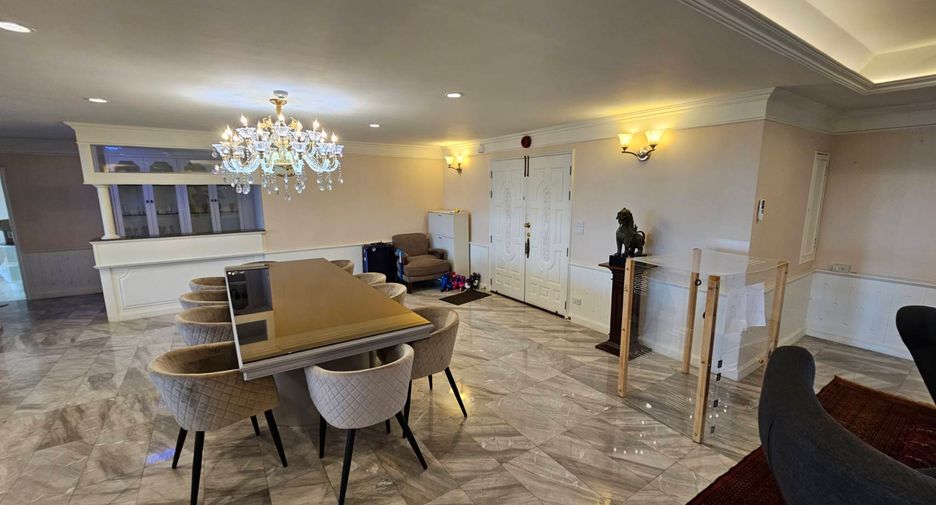 For rent 3 bedrooms condo in Watthana, Bangkok