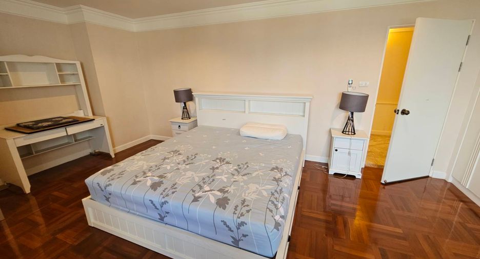 For rent 3 bedrooms condo in Watthana, Bangkok