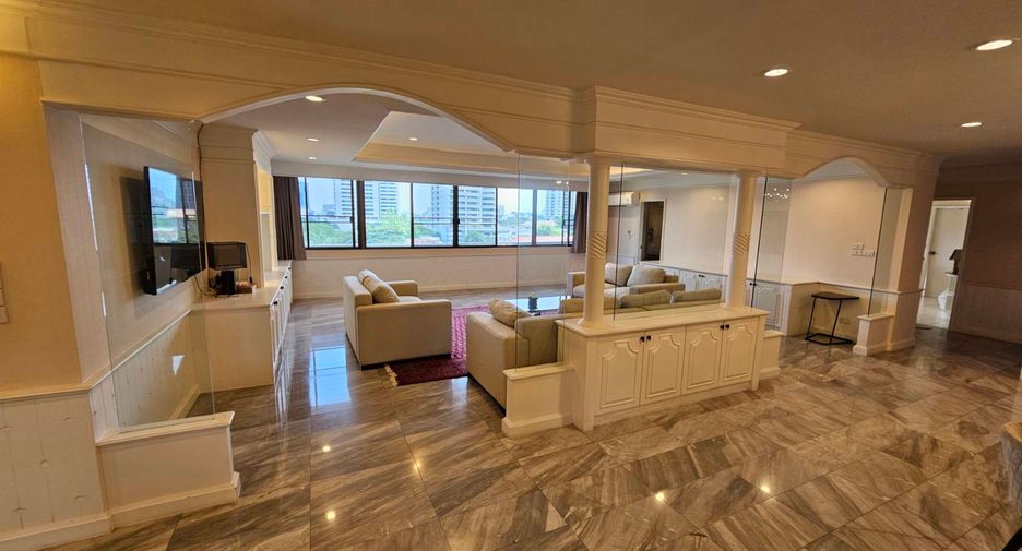 For rent 3 bedrooms condo in Watthana, Bangkok