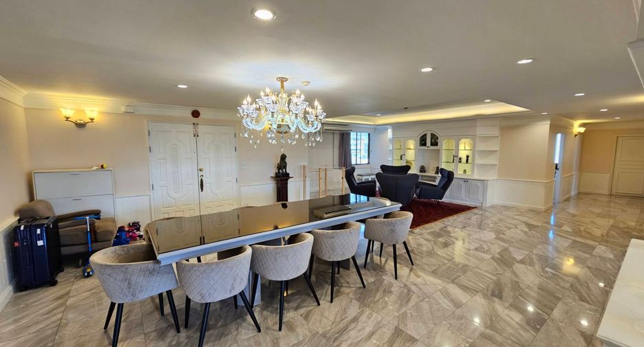 For rent 3 bedrooms condo in Watthana, Bangkok