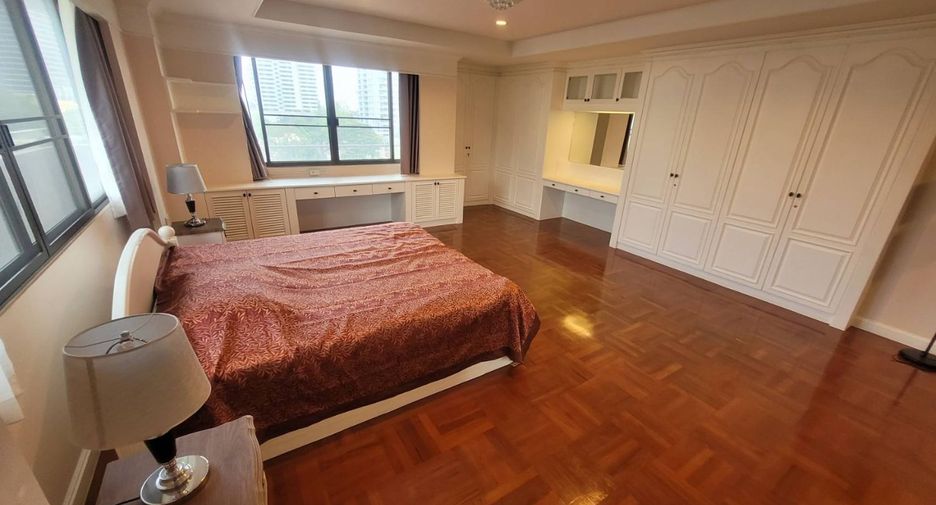 For rent 3 bedrooms condo in Watthana, Bangkok