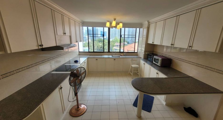 For rent 3 bedrooms condo in Watthana, Bangkok