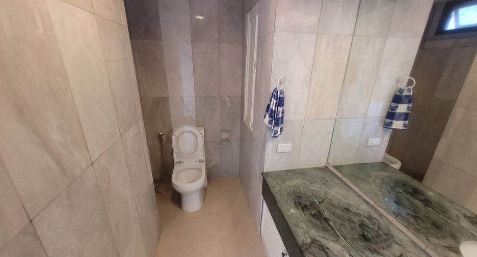 For rent 3 bedrooms condo in Watthana, Bangkok