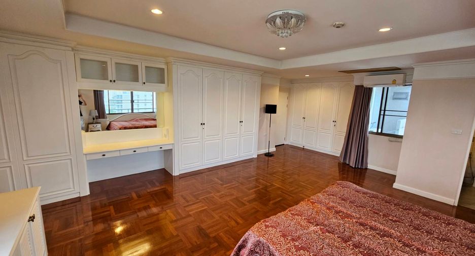 For rent 3 bedrooms condo in Watthana, Bangkok