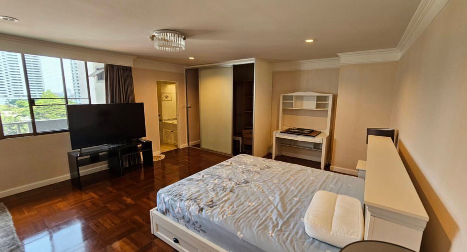For rent 3 bedrooms condo in Watthana, Bangkok