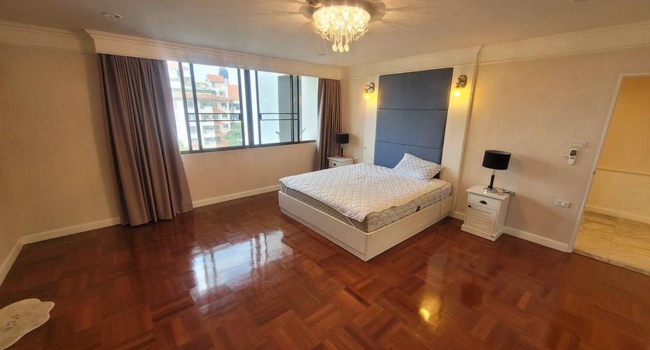 For rent 3 bedrooms condo in Watthana, Bangkok