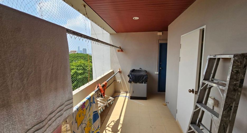 For rent 3 bedrooms condo in Watthana, Bangkok