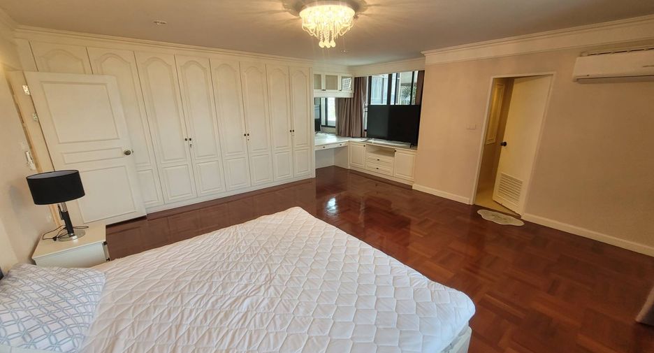 For rent 3 bedrooms condo in Watthana, Bangkok