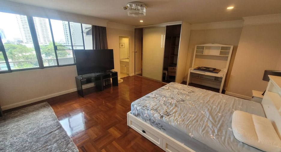 For rent 3 bedrooms condo in Watthana, Bangkok