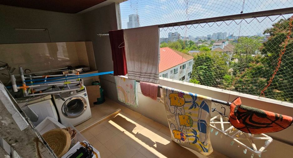 For rent 3 bedrooms condo in Watthana, Bangkok