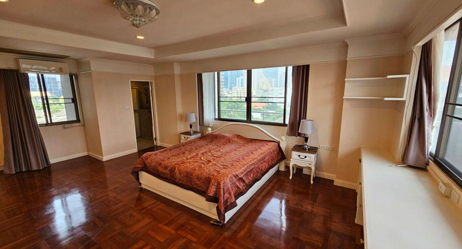 For rent 3 bedrooms condo in Watthana, Bangkok