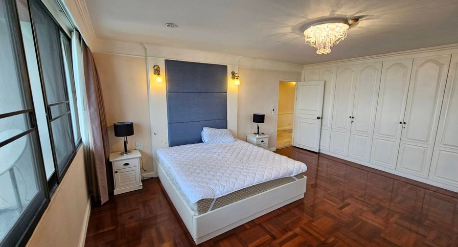 For rent 3 bedrooms condo in Watthana, Bangkok