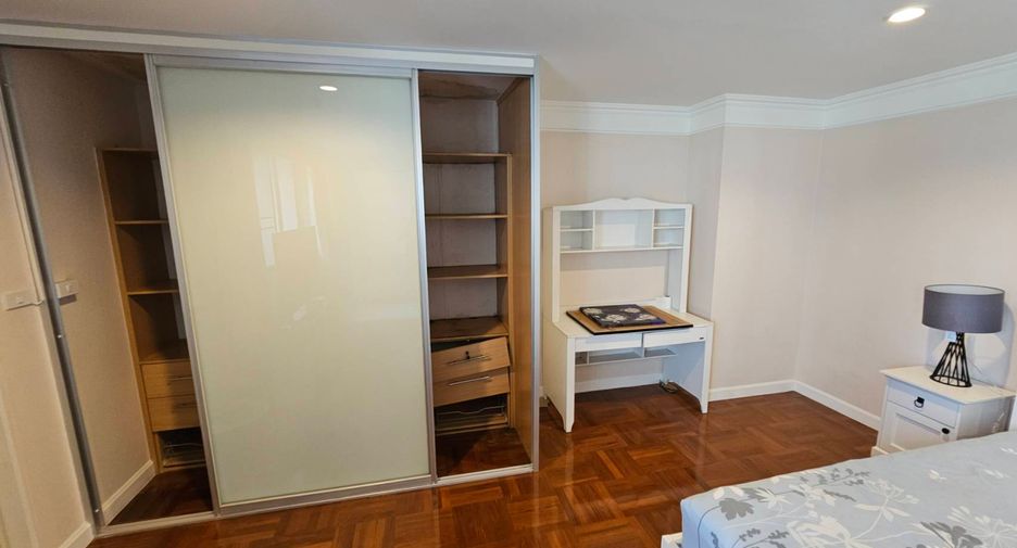 For rent 3 bedrooms condo in Watthana, Bangkok