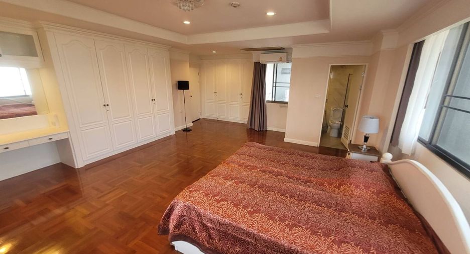 For rent 3 bedrooms condo in Watthana, Bangkok